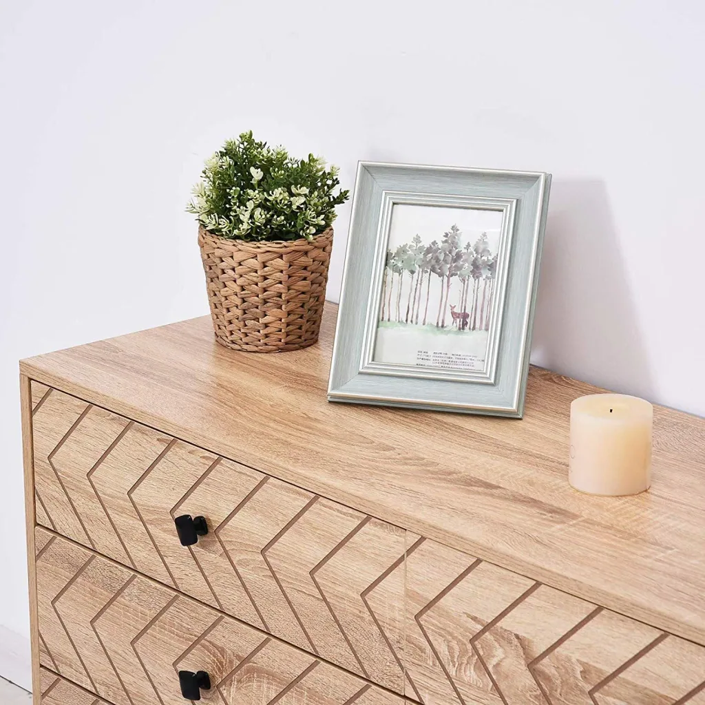 Schubladenschrank im Retro-Design