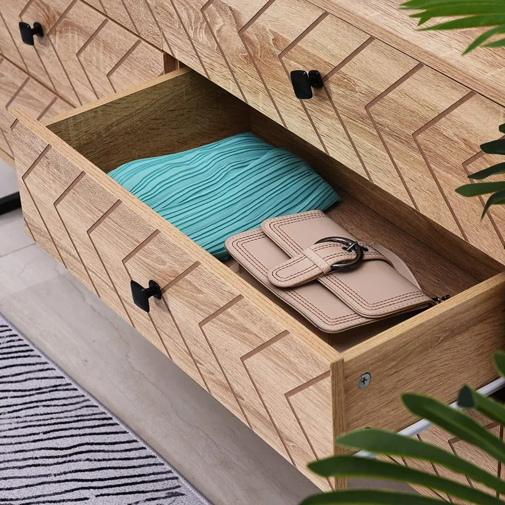 Schubladenschrank im Retro-Design