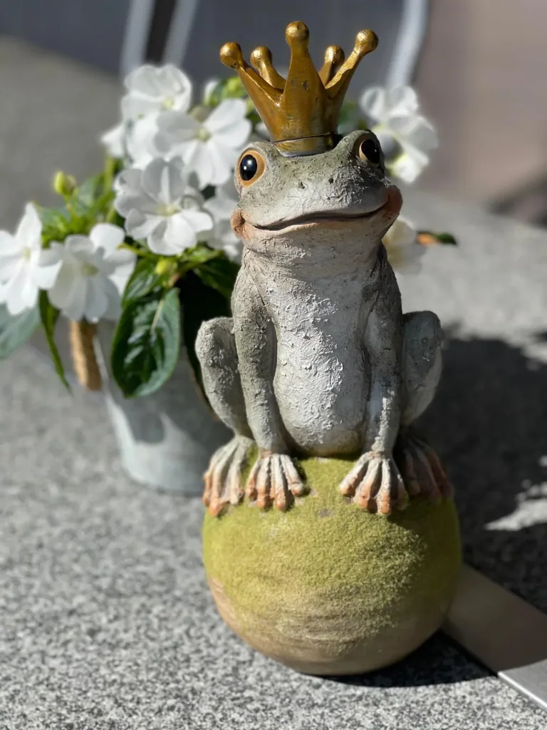 Froschkönig aus Polyresin