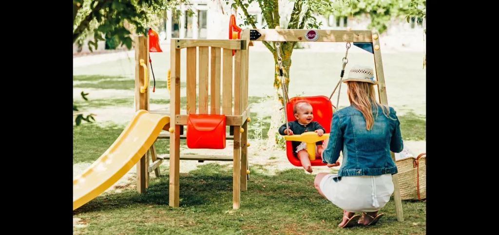 Kleinkinder Turm mit Babyschaukel, Outdoor-Kletterturm für Kleinkinder aus Holz, Babyschaukel, Rutsche, natur
