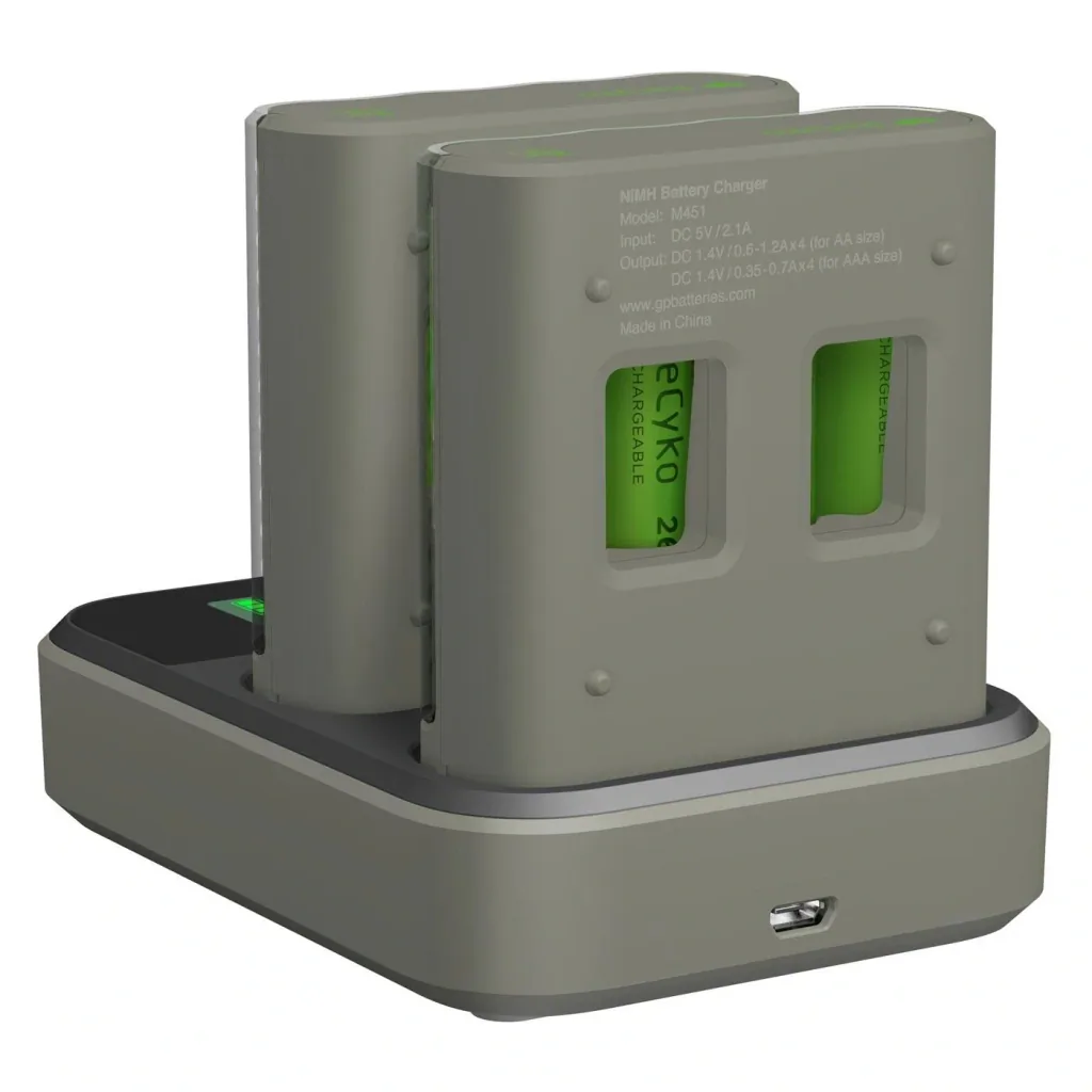 USB Schnellladegerät mit Docking Station, LCD Ladestandsdisplay für 4 AA / AAA NiMH Akkus inklusive 8 ReCyko (AA) 2600mA