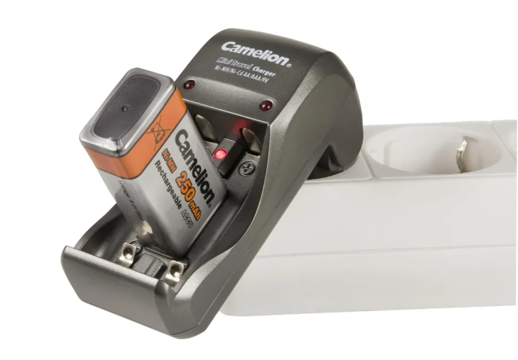 Reise-Steckerladegerät für 2x AA/AAA oder 1x 9V, klappbarer Stecker