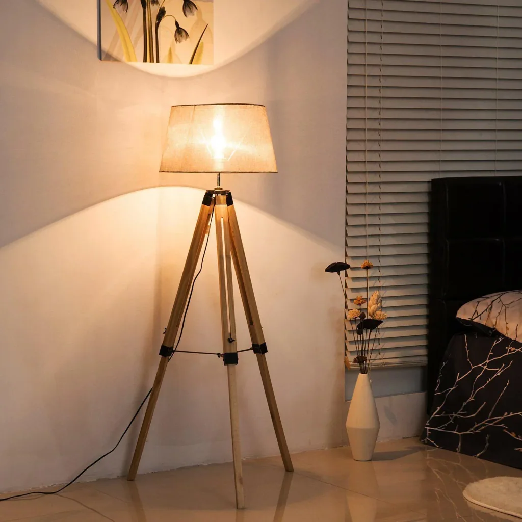 Stehlampe Dreibein höhenverstellbar 99-143cm E27 Kiefer Beige