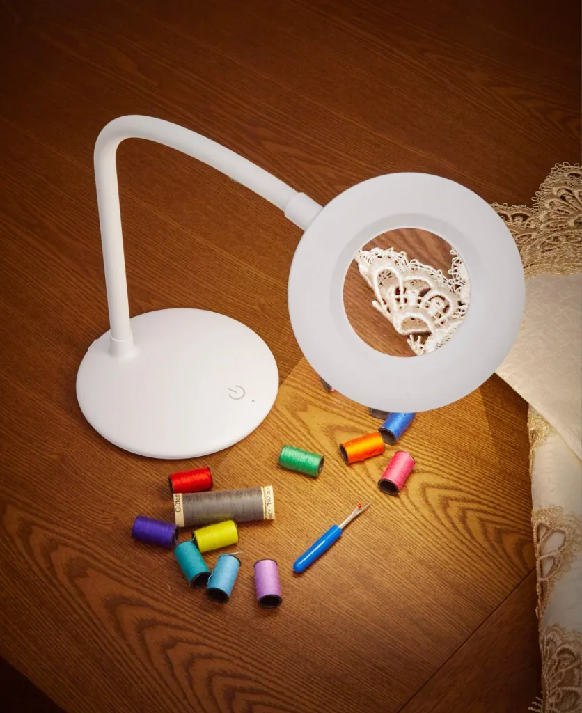 LED-Lupenlampe „Magic Vision“, mit Standfuß, Weiß