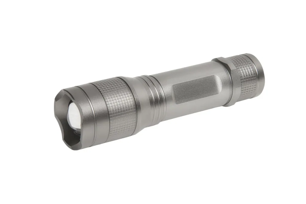Aluminium Taschenlampe mit Zoom, 5 W Cree LED, spritzwassergeschützt nach IPX4