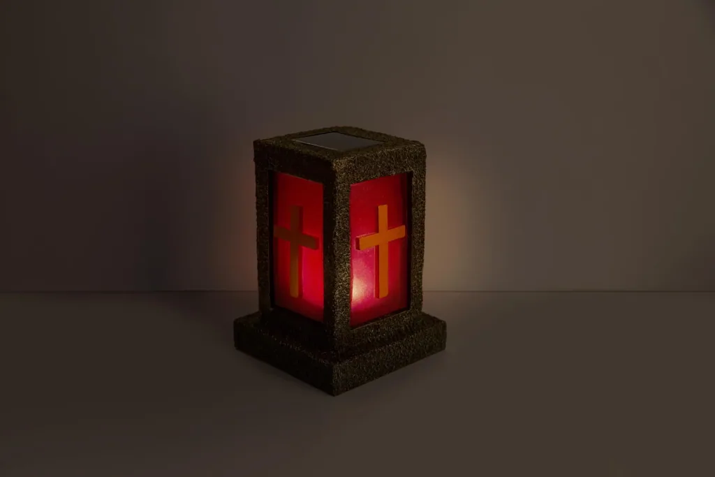 Solar LED Grablicht Polyresin mit Kreuz und Timer