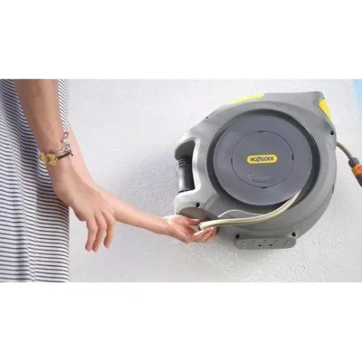 Automatischer Schlauchaufroller inklusive 25 Meter Schlauch und kostenlosem Multifunktionssprühgerät - Starter Set