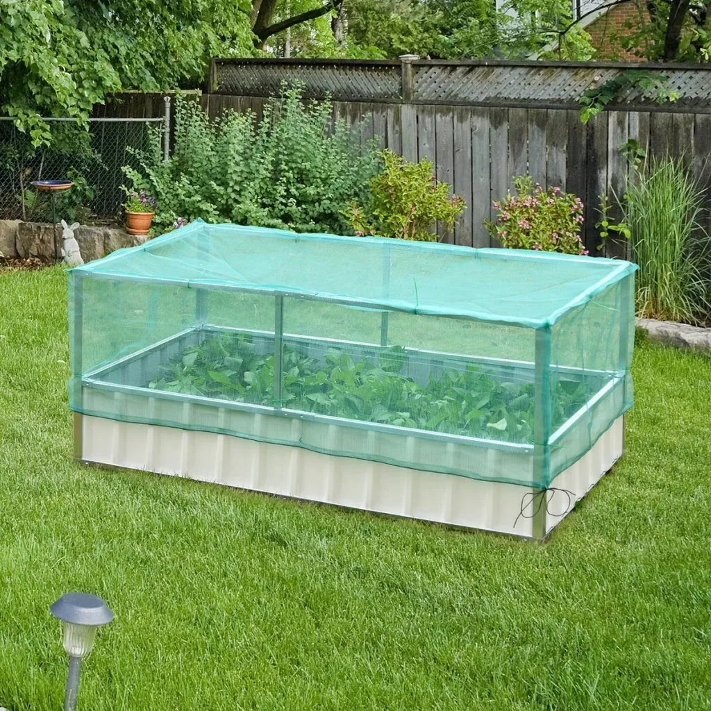 Gartenbeet mit Netzabdeckung weiß/grün