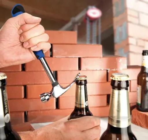 "Feierabendhammer" - Hammer mit Flaschenöffner inklusive Jägermeister Kräuterlikör, 0,02 l