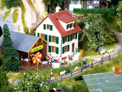 Fertiggelände Mittenwald - 200 x 120 cm, ca. 41 cm hoch, Spur H0,TT, koloriert und begrast, auf Holzrahmen