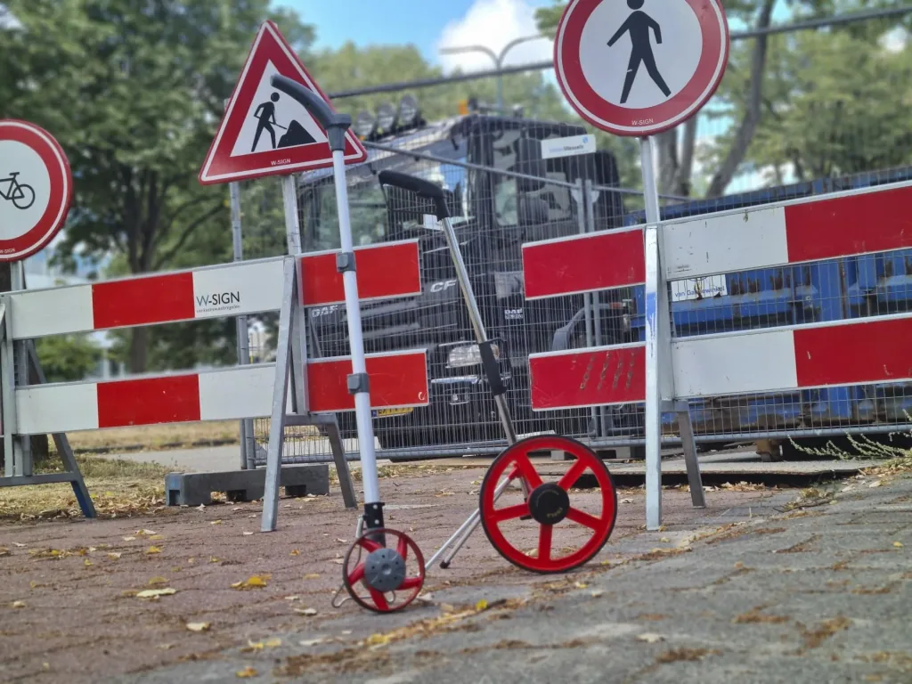 Steckenmessgerät mit Digitalanzeige "Reach"