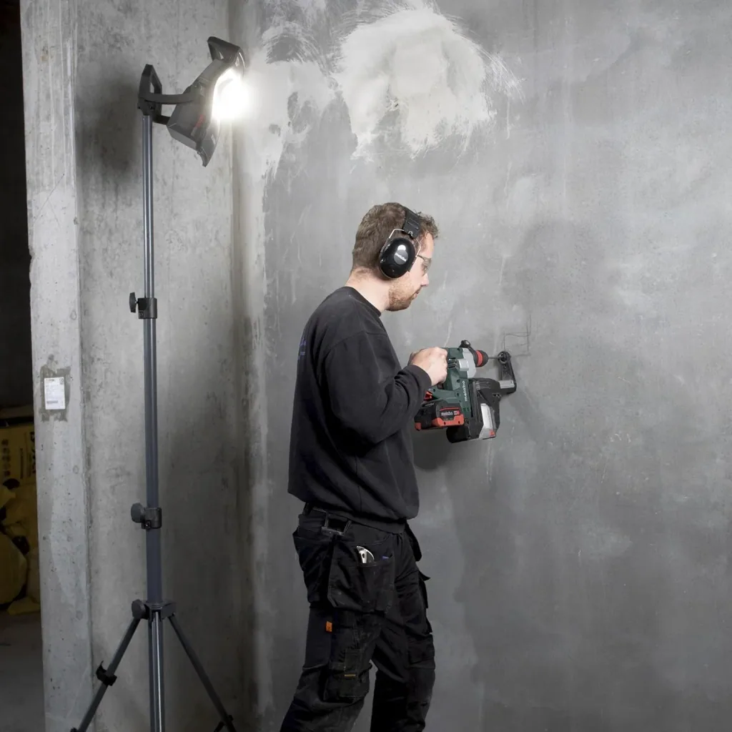 Handflutlichtstrahler NOVA 10 CAS mit abnehmbarem Diffuser L