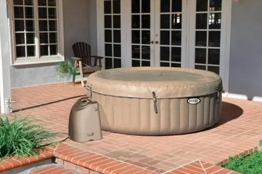 Bubble-Jacuzzi mit hartem Wasser