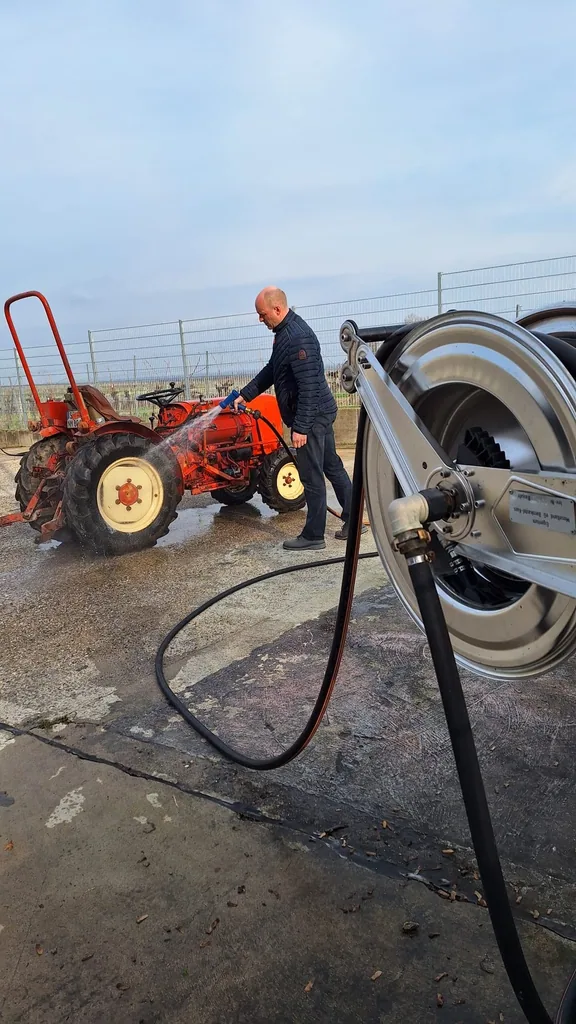 Schlauchaufroller OSM610 aus Edelstahl mit 20 m Gummischlauch