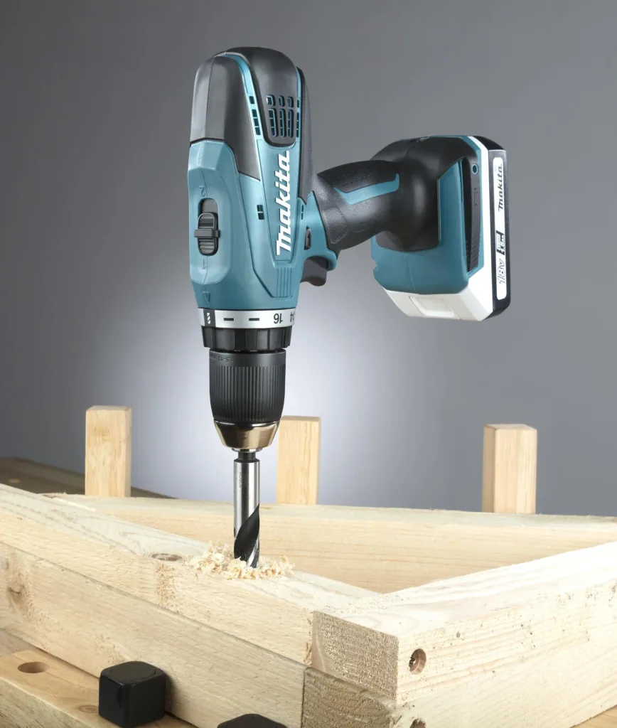 Akku-Bohrschrauber DF457DWLX181 18 Volt inklusive Akku-Lampe