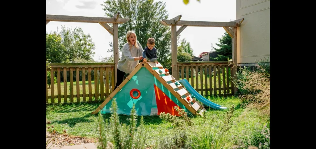 My First Wooden Playcentre, Outdoor-Playcentre für Kinder aus Holz, Kletterwand, Kletternetz, Rutsche, natur