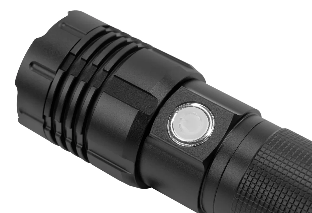 Professionelle LED-Metalltaschenlampe mit 3x10W Hochleistungs-LEDs sowie einer Speziallinse, wiederaufladbar