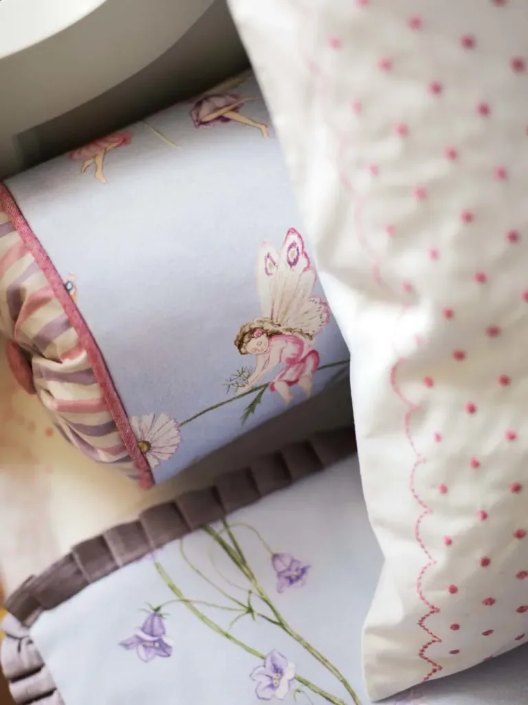 Little Sanderson Abracazoo Motivstoff Feen Garten hellblau lila pink