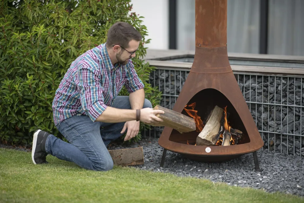 Westmann Terrassenofen Gartenkamin, 70×70×160 cm, Rost – kegelförmig mit Rauchablass