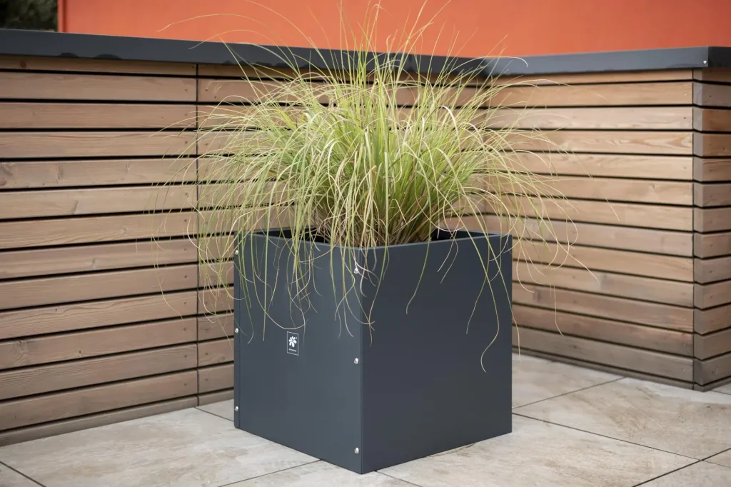 Herstera Garden Pflanzkübel Cube 50 × 50 × 50 cm Anthrazit – quadratischer Stahl-Pflanzkübel