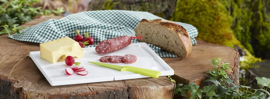 Klappbares Schneidbrett mit integriertem Messer
