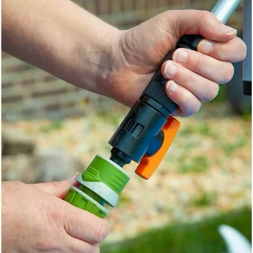 12V ACCU-WATERPOMP 1500 L/Stunde inklusive 1 Akku, Ladegerät und Halterung