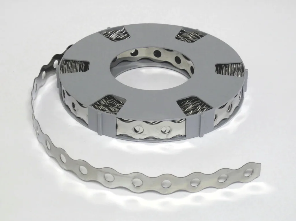 Lochband 17 mm x 10 m mit verzinkter Ummantelung