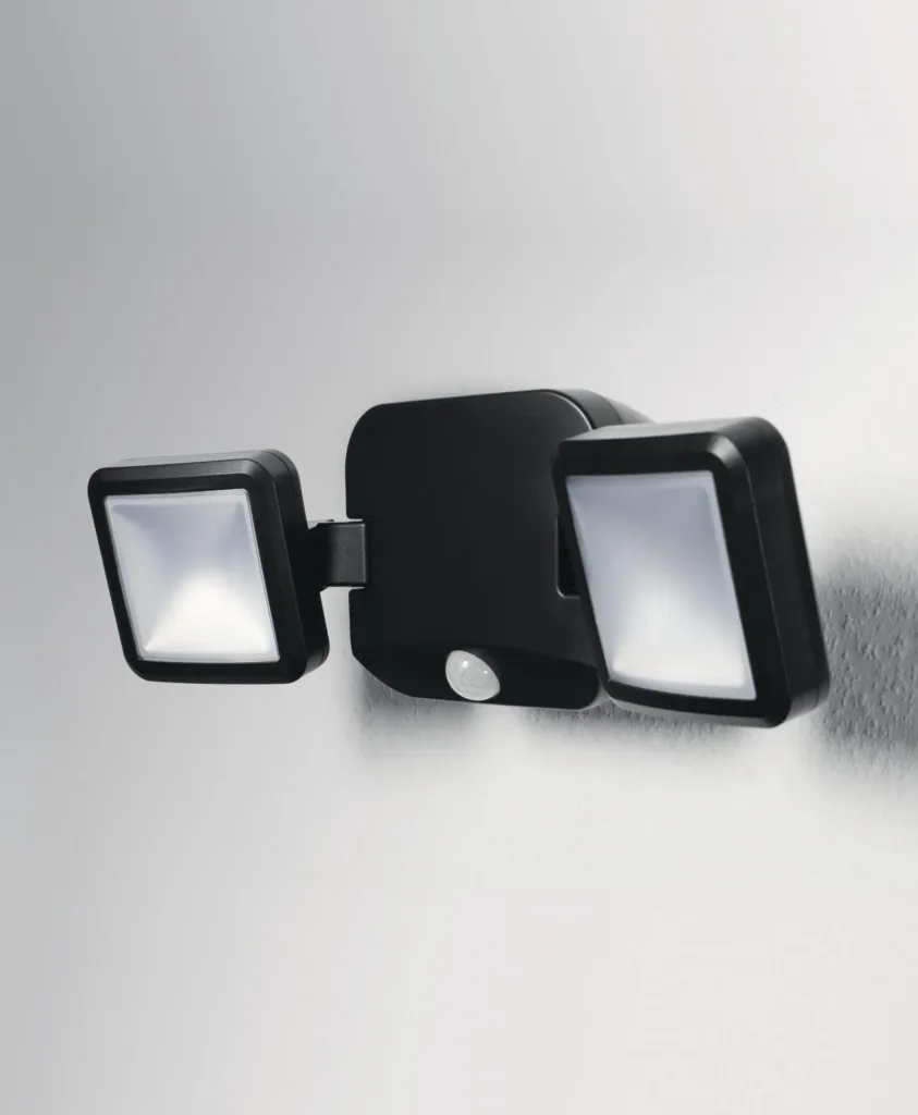 Batteriebetriebenes LED Outdoor Doppel-Flutlicht mit Bewegungsmelder
