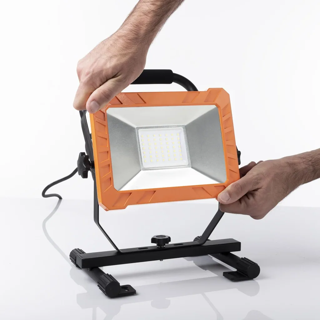 LED Arbeitsleuchte mit Bügel, 4000 Lumen, IP65