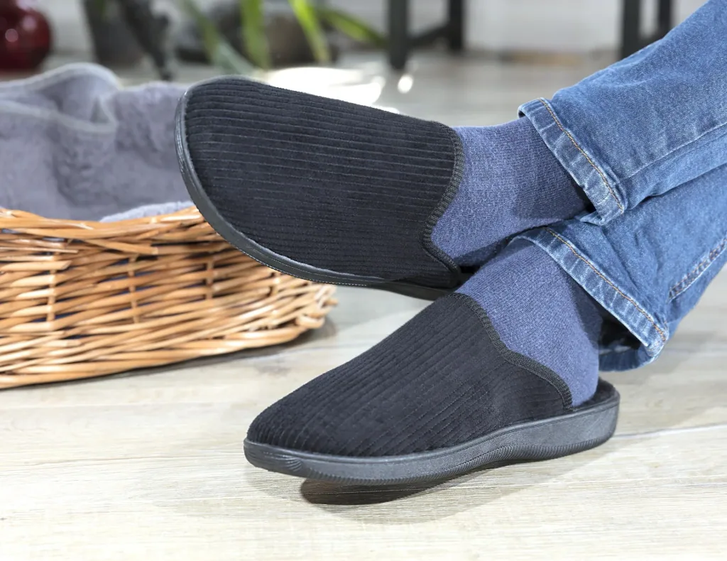 Pantoffel, Farbe schwarz, Gr.40