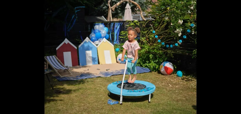 Trampolin Junior Bouncer Meeres-Sound, In- und Outdoor-Trampolin für Kinder, Haltegriff, Durchmesser 81 cm, rund