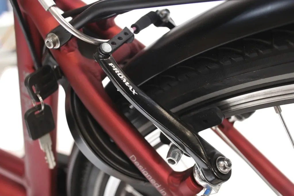 Unisex City E-Bike 28 Zoll, Rahmenhöhe 45 cm, 3-Gang Nabenschaltung, Bordeaux matt, Berlin