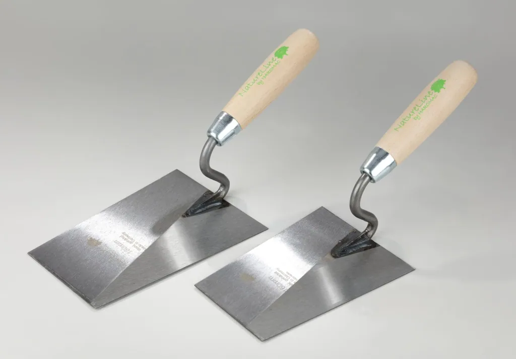 Maurerkelle, S-Hals, 160mm, Stahl gehärtet, Heft Naturholz