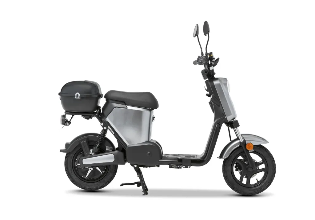 E-Roller "Messina" 20 km/h silber - Sparsam - Effizient dank hochwertigem Radnabenmotor und Lithium-Akku