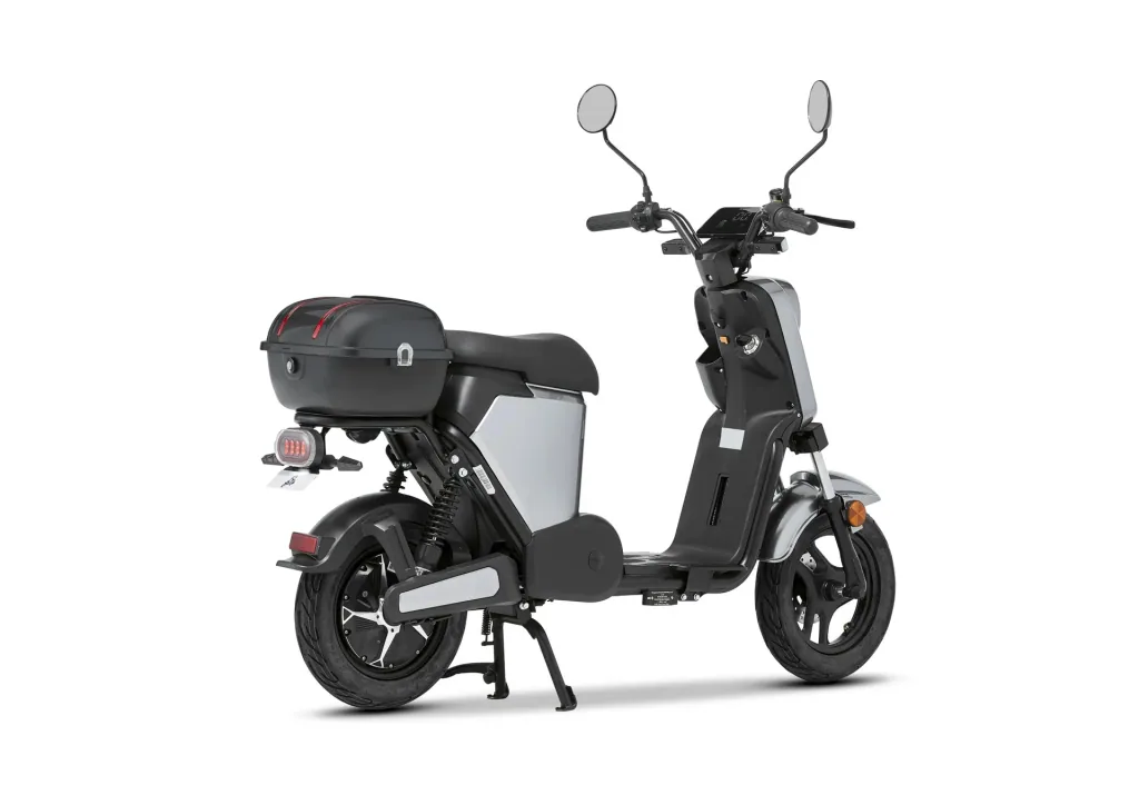 E-Roller "Messina" 20 km/h silber - Sparsam - Effizient dank hochwertigem Radnabenmotor und Lithium-Akku