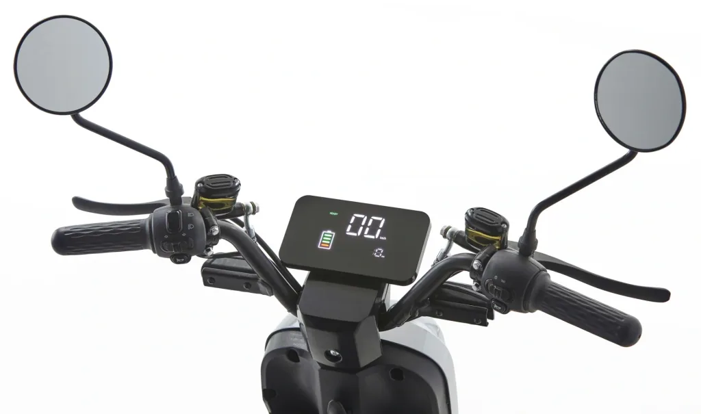 E-Roller "Messina" 20 km/h silber - Sparsam - Effizient dank hochwertigem Radnabenmotor und Lithium-Akku