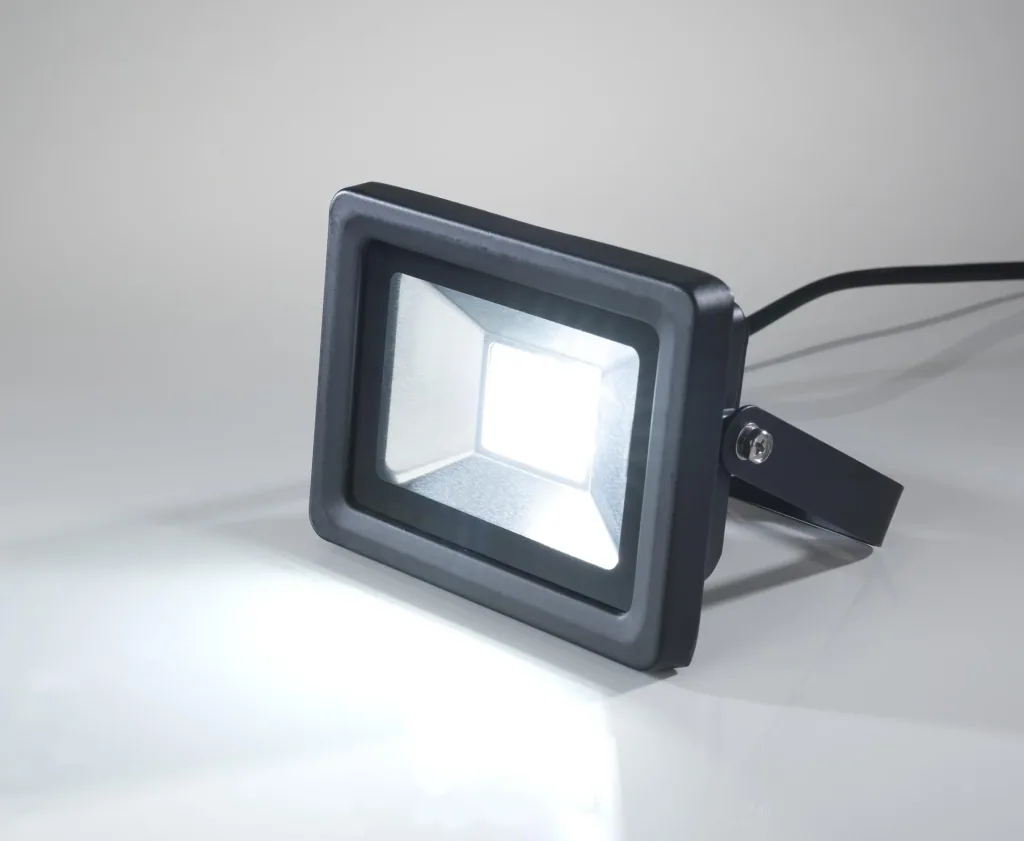 LED Fluter mit Bewegungsmelder, 20 Watt, 1600 Lumen, IP44