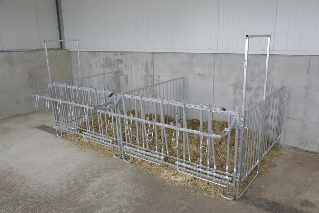 Fanggitter mit 5 Fressplätzen für modulare Zaunaufstallung