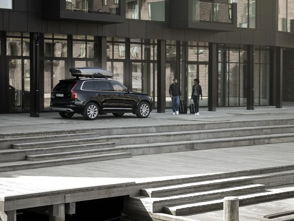 Dachbox Motion XT Black Glossy, Größe XL