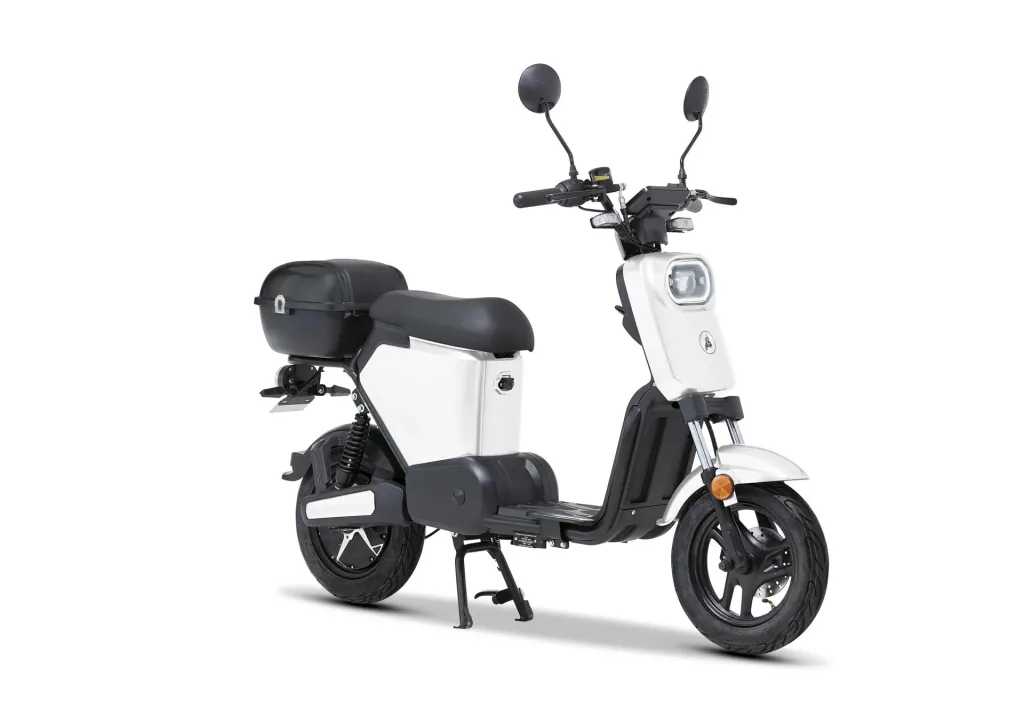 E-Roller "Messina" 45 km/h weiß - Sparsam - Effizient dank hochwertigem Radnabenmotor und Lithium-Akku