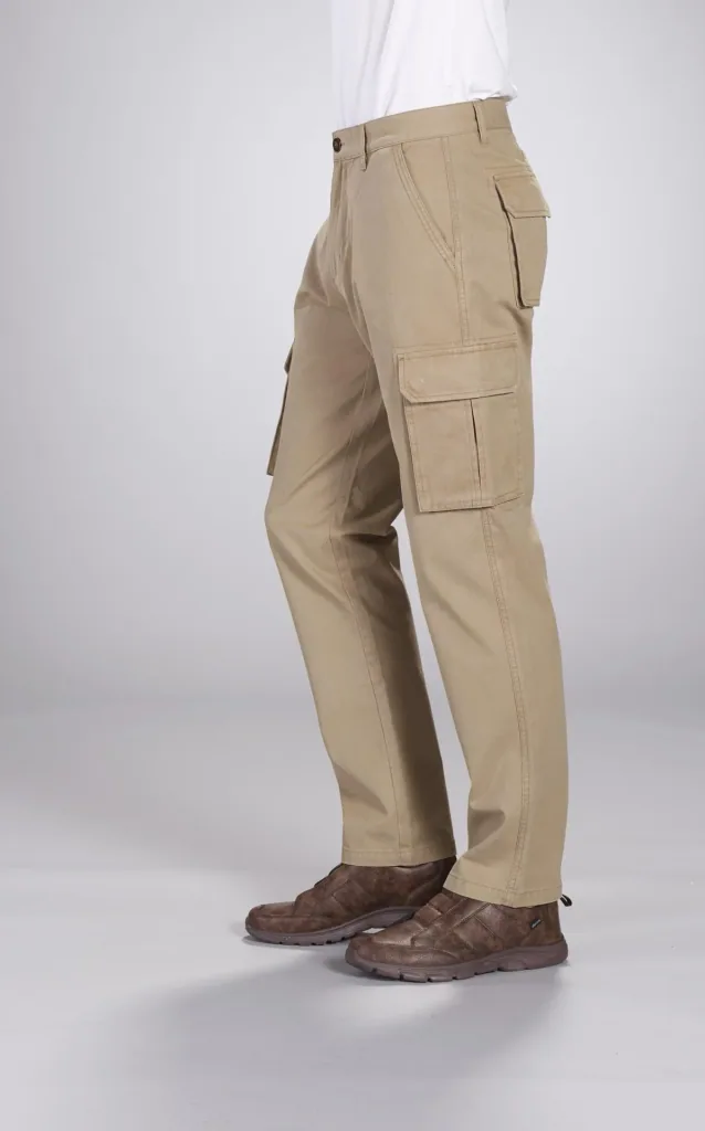 Cargohose mit 2 aufgesetzten Beintaschen, Farbe beige, Gr.48