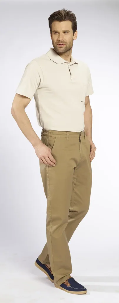 Baumwollhose mit Teil-Dehnbund, 2 Gesäßtaschen mit Reißverschluß, Farbe sand, Gr.56