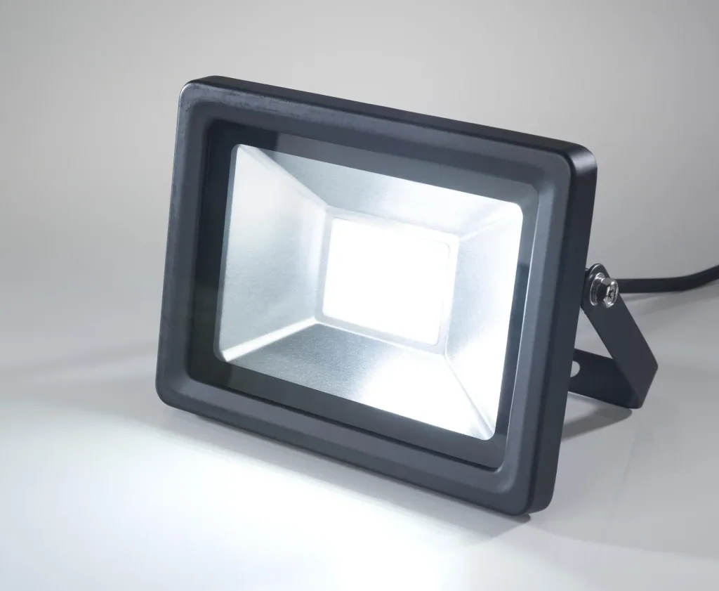 LED Fluter mit Bewegungsmelder, 10 Watt, 800 Lumen, IP44