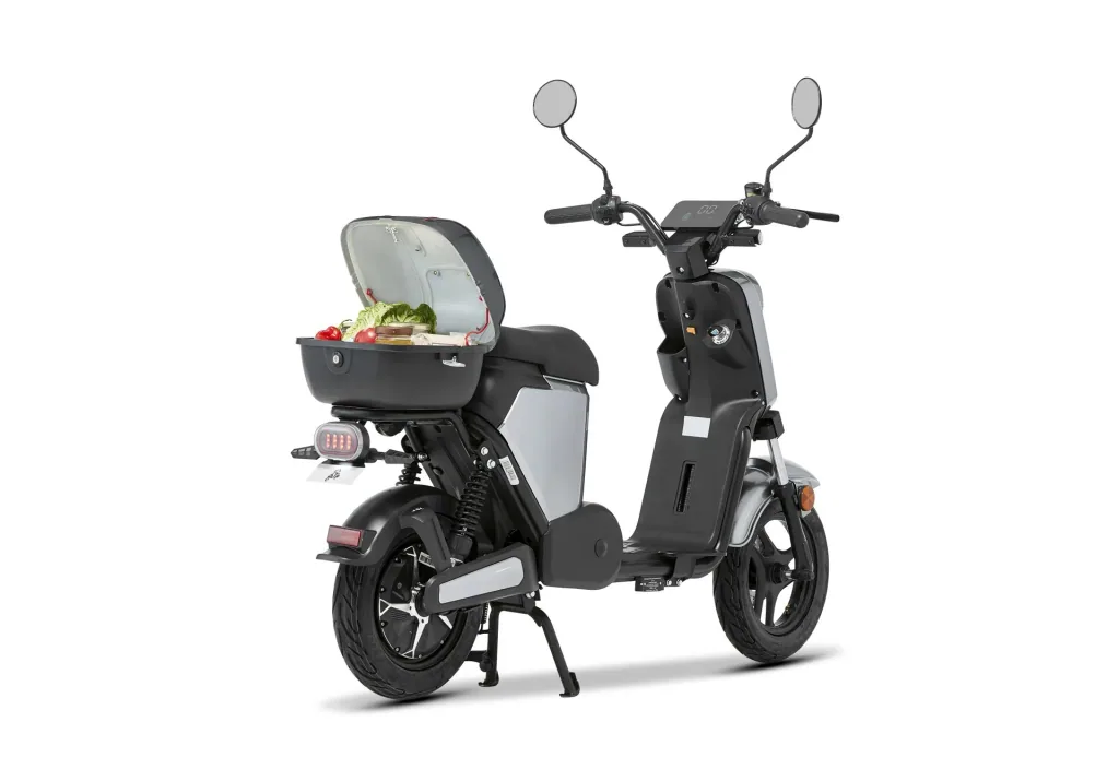 E-Roller "Messina" 45 km/h silber - Sparsam - Effizient dank hochwertigem Radnabenmotor und Lithium-Akku