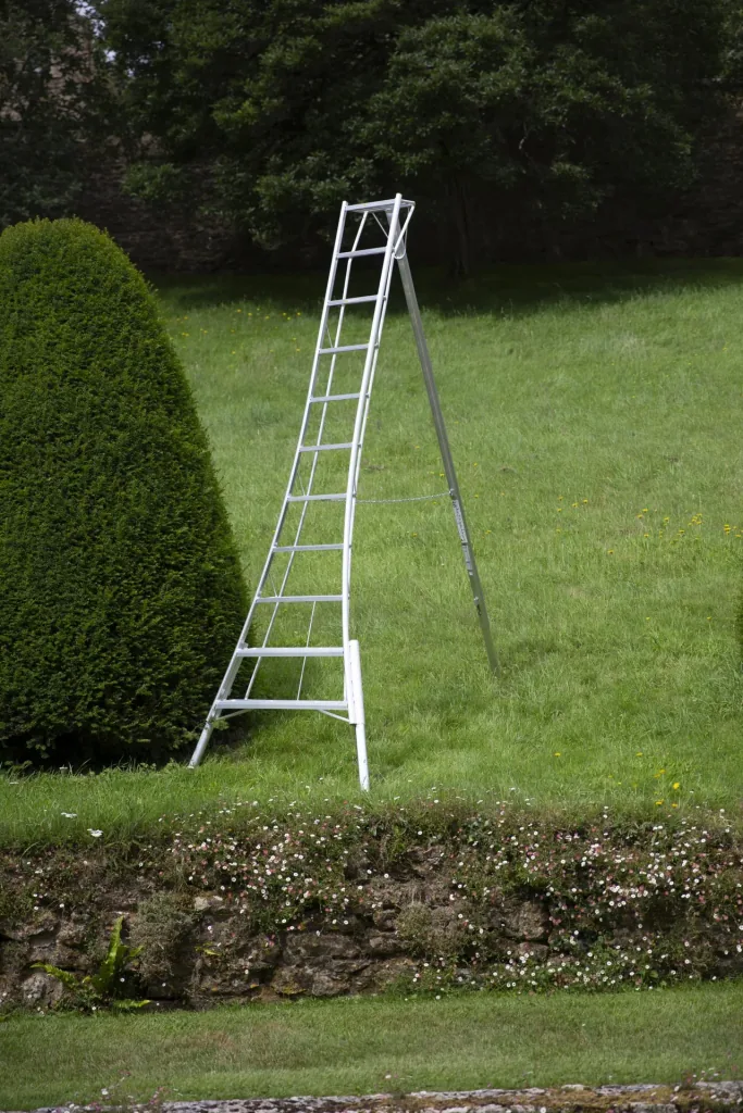 Niwaki Dreibein-Gartenleiter 3-Holm 140×267,5×361 cm Aluminium Silber – höhenverstellbares Standbein