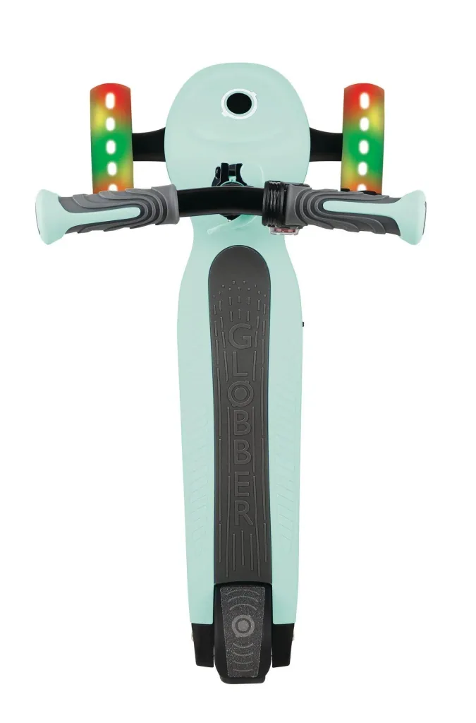 ONE K E-MOTION 4 PLUS   E-Scooter, Lithium-Batterie, 80 W Motor, 125/90 mm, 3-rädrig, LED-Rollen, mint