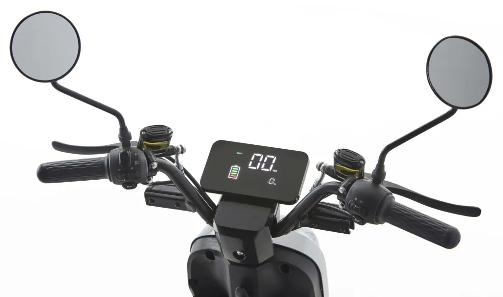 E-Roller "Messina" 20 km/h rot - Sparsam - Effizient dank hochwertigem Radnabenmotor und Lithium-Akku