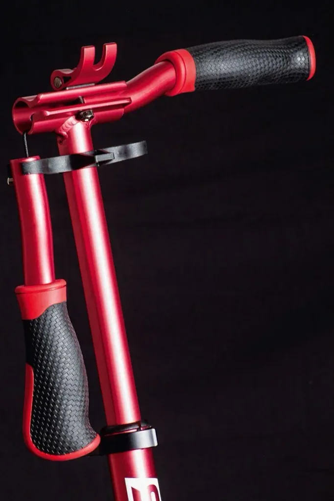Aluminium Scooter mit Klappmechanismus und Ständer, 230/215 mm, ABEC 7, höhenverstellbar, rot
