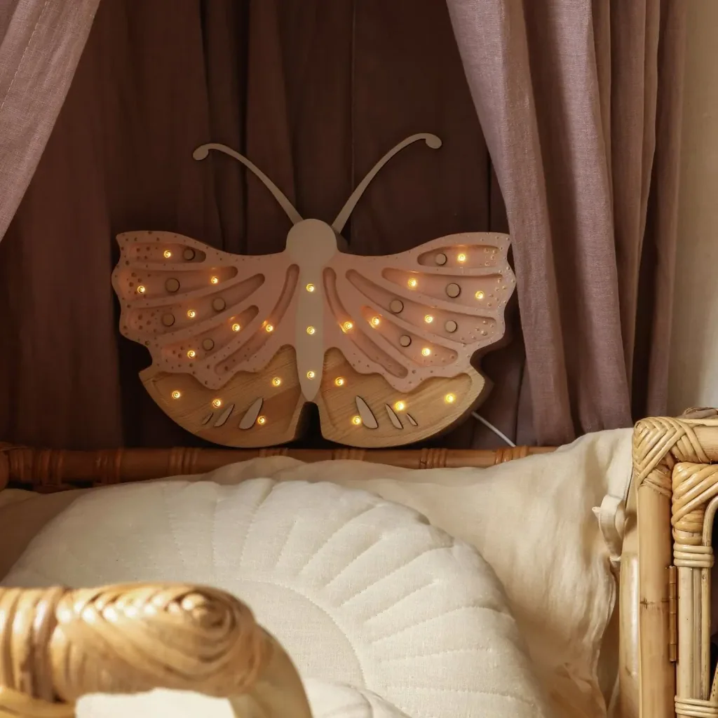 Little Lights Nachtlicht Kinder, Nachtlampe Schmetterling - 100% Kiefernholz natur, Farbe: Erdbeercreme