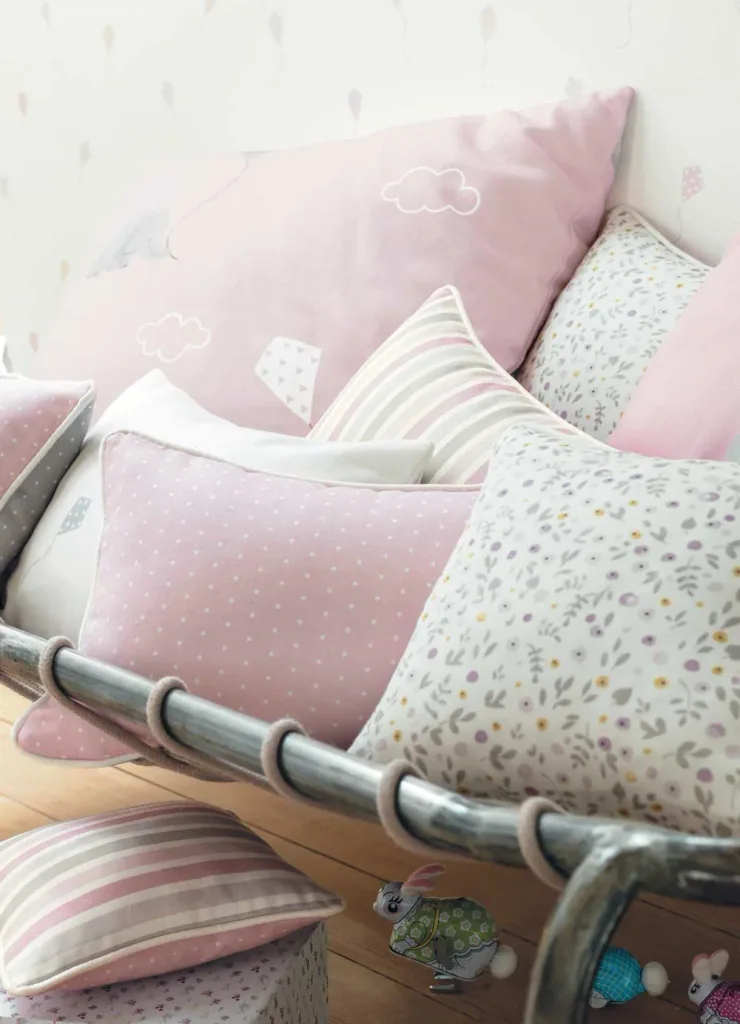 Casadeco My Little World Stoff Papierdrachen grau rosa